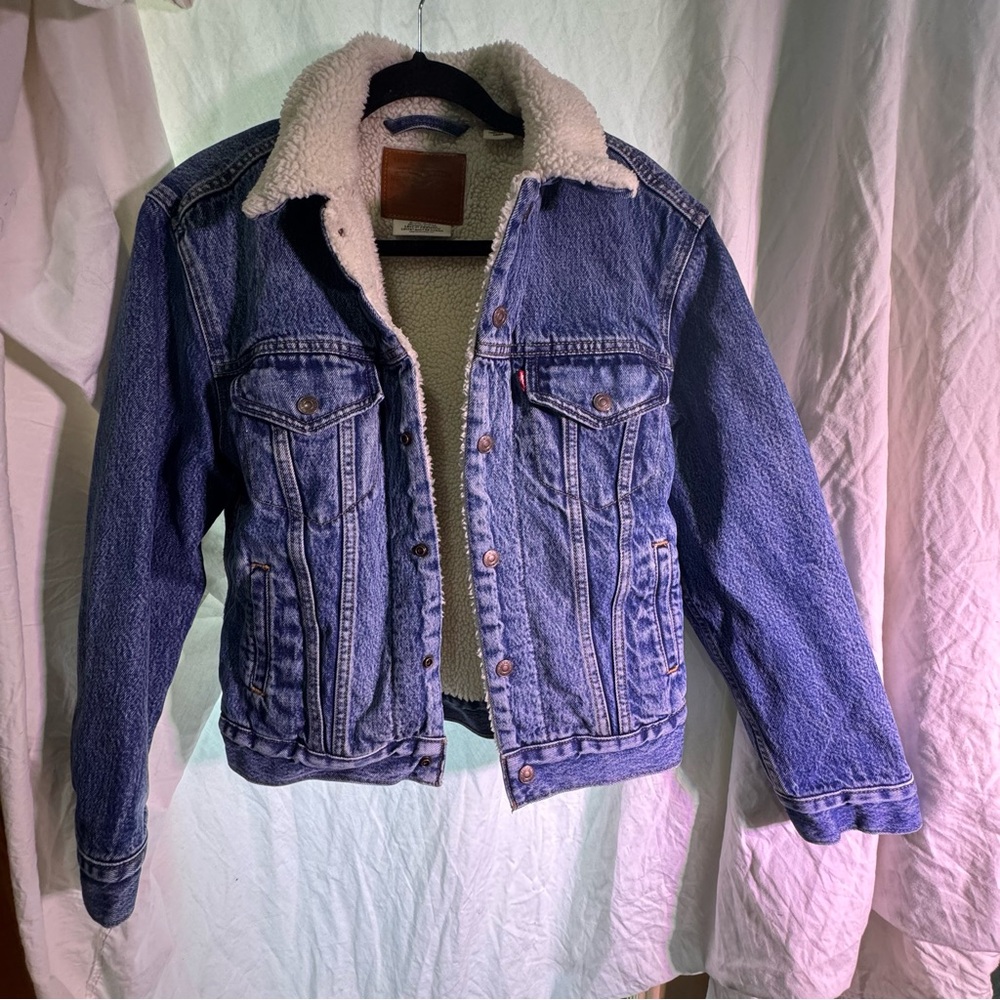Levi's Sherpa Lined Denim Jacket size small hardly worn